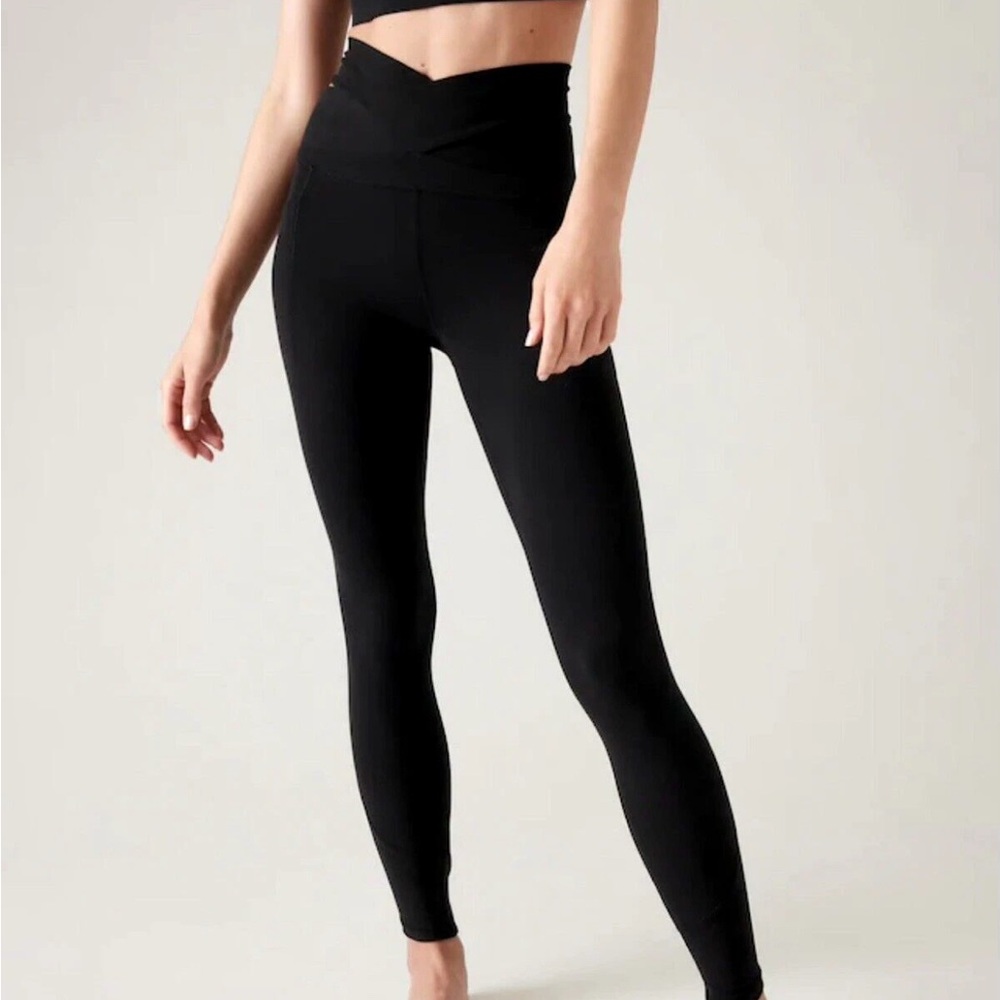 NEVER HEAT DRIED Athleta LP Salutation Stash Pockets Black Wrap Ultra High Waist